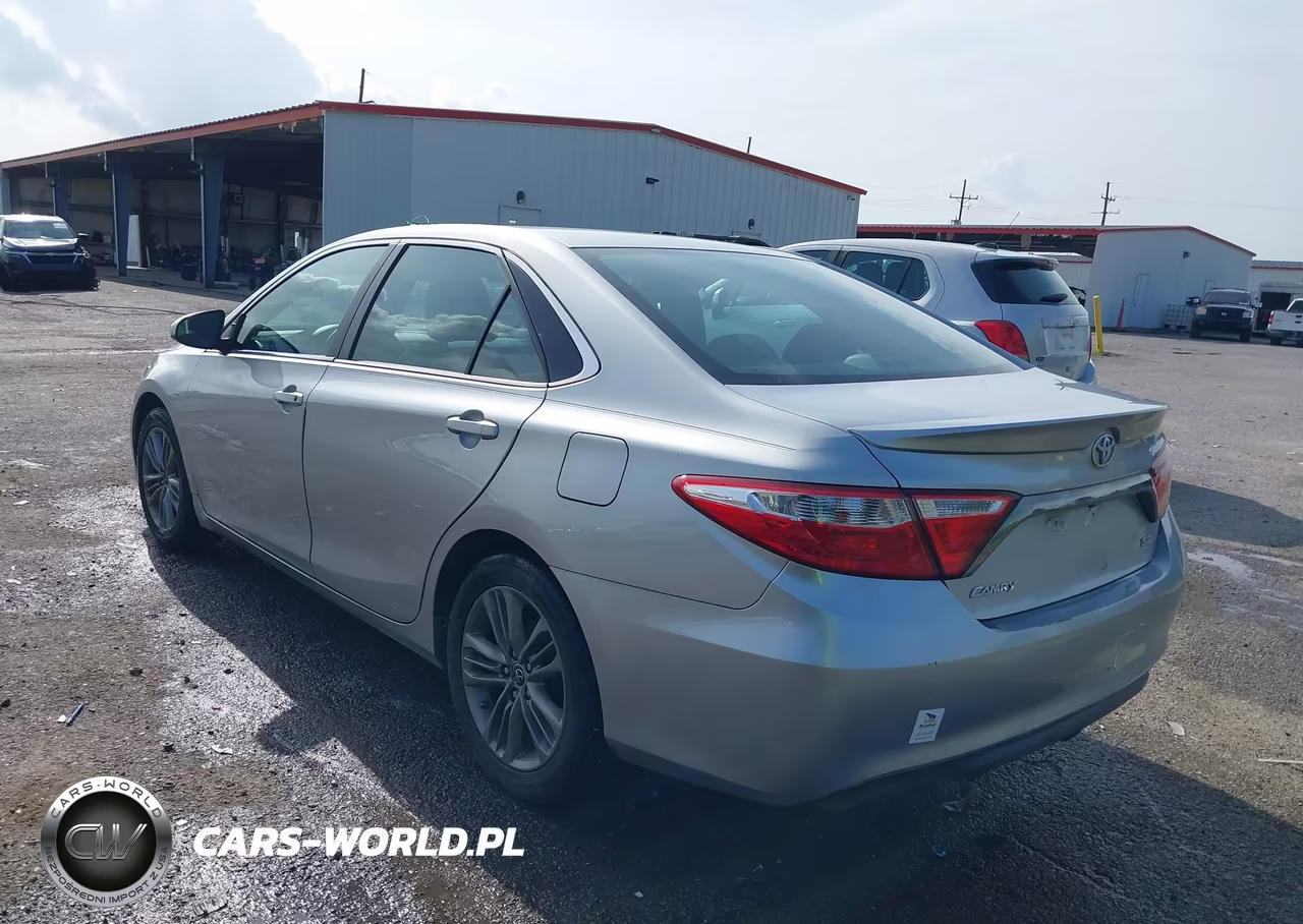 2015 Toyota Camry Se VIN:4T1BF1FK4FU936111 - 3