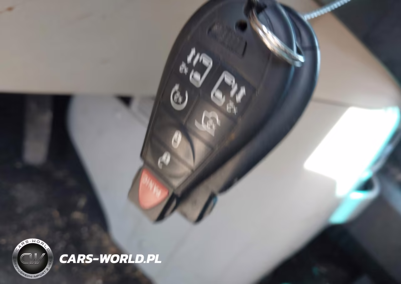 2015 Chrysler Town & Country Touring VIN:2C4RC1BG4FR525382 - 11