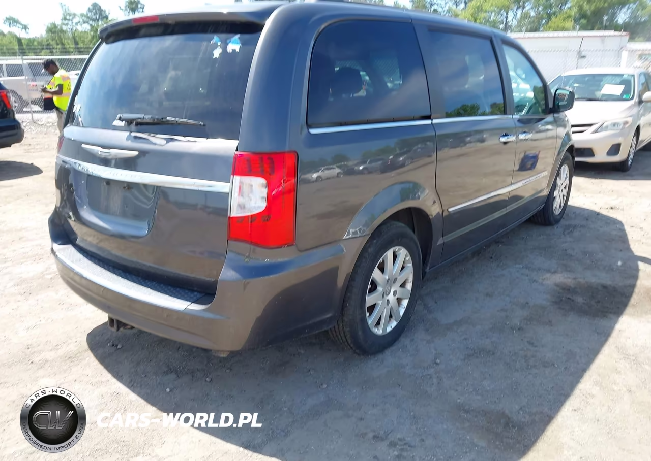 2015 Chrysler Town & Country Touring VIN:2C4RC1BG4FR525382 - 4