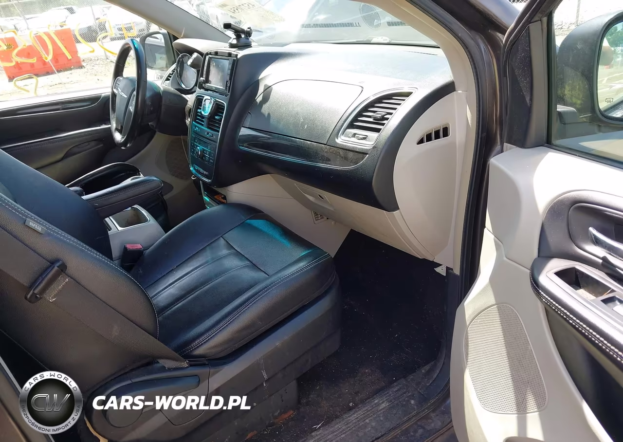 2015 Chrysler Town & Country Touring VIN:2C4RC1BG4FR525382 - 5