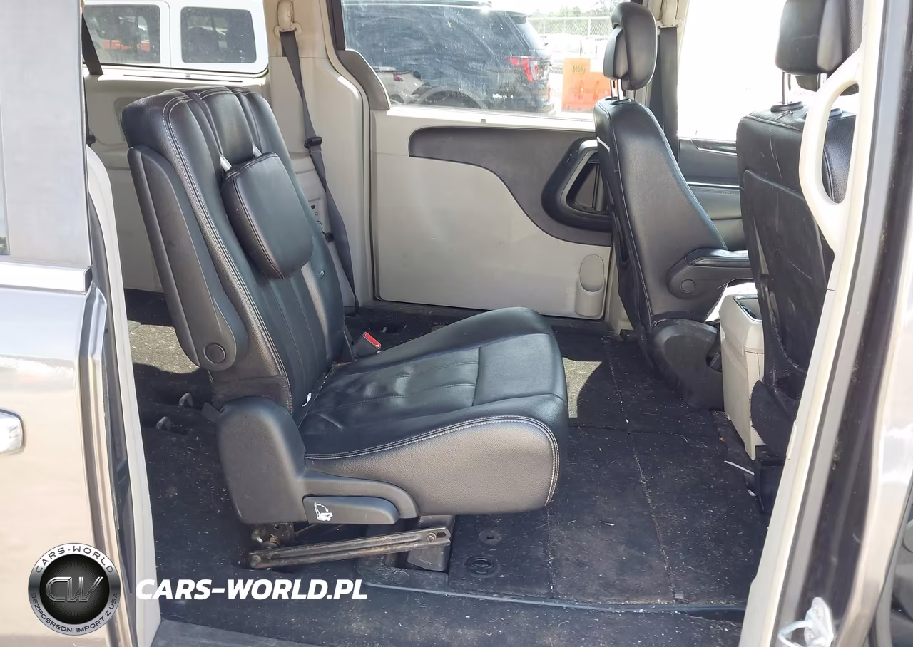 2015 Chrysler Town & Country Touring VIN:2C4RC1BG4FR525382 - 8