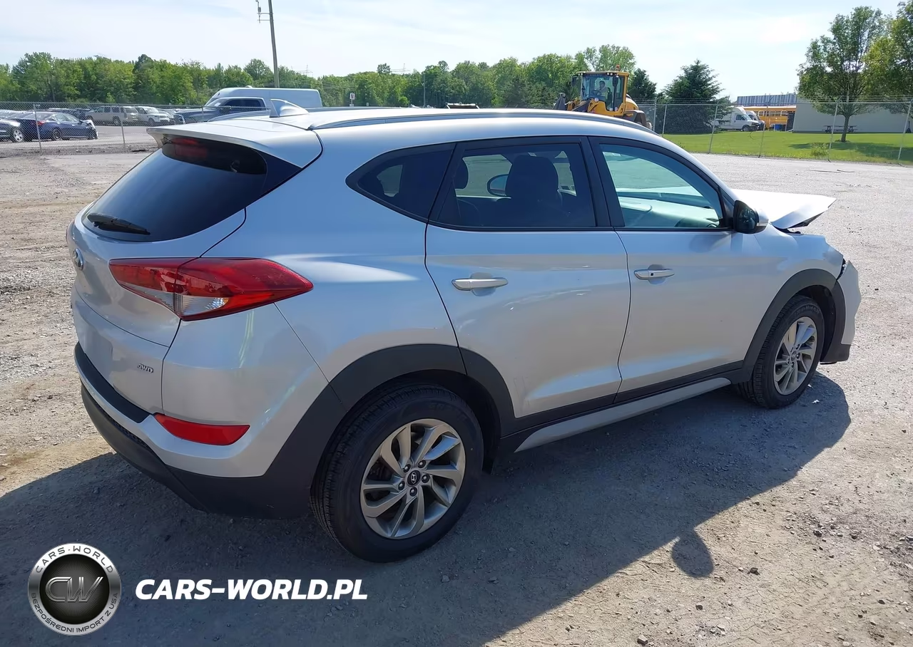 2017 Hyundai Tucson Se Plus VIN:KM8J3CA46HU454896 - 4