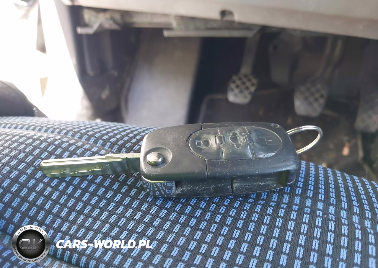 2000 Volkswagen New Beetle Gls VIN:3VWCC21C7YM402533 - 11