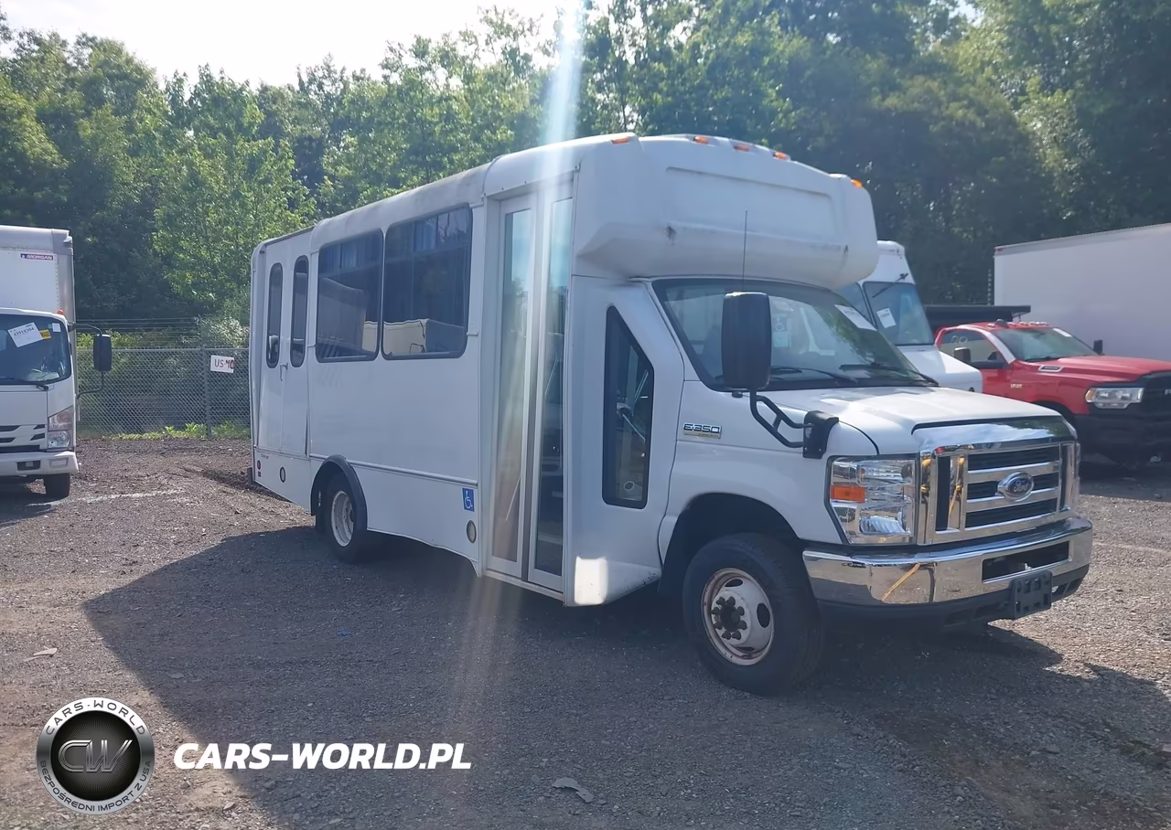 2017 Ford E-350 Cutaway
