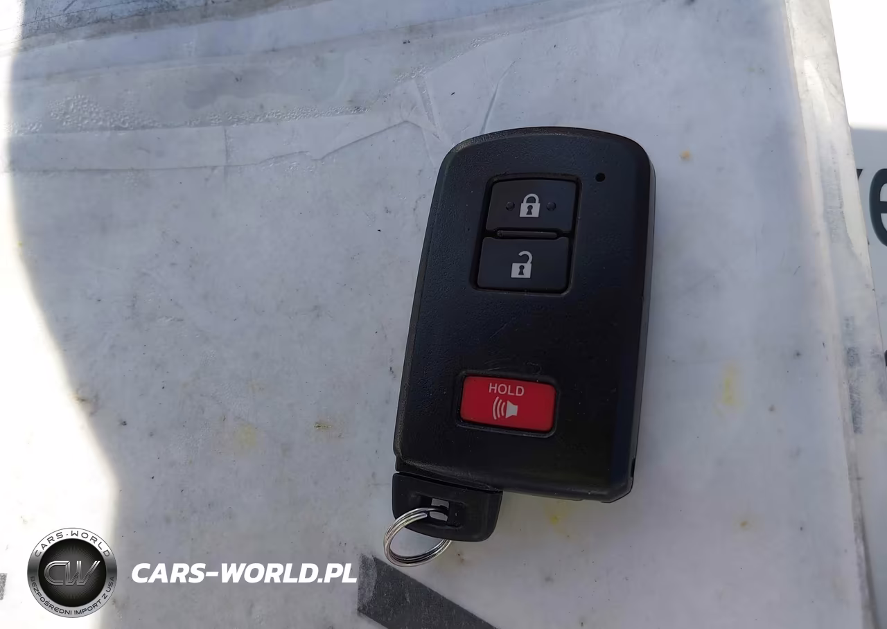 2013 Toyota Prius C Three VIN:JTDKDTB37D1051856 - 11