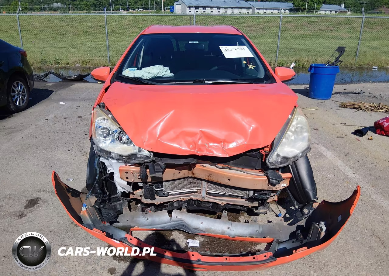 2013 Toyota Prius C Three VIN:JTDKDTB37D1051856 - 12