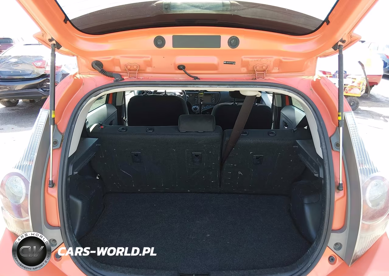 2013 Toyota Prius C Three VIN:JTDKDTB37D1051856 - 17