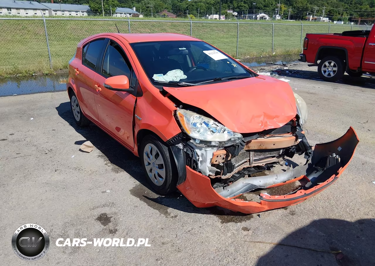 2013 Toyota Prius C Three VIN:JTDKDTB37D1051856 - 19