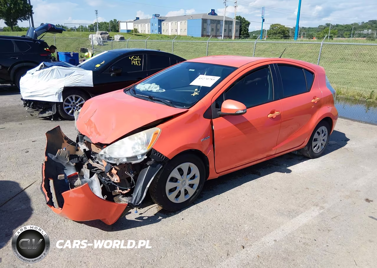 2013 Toyota Prius C Three VIN:JTDKDTB37D1051856 - 2