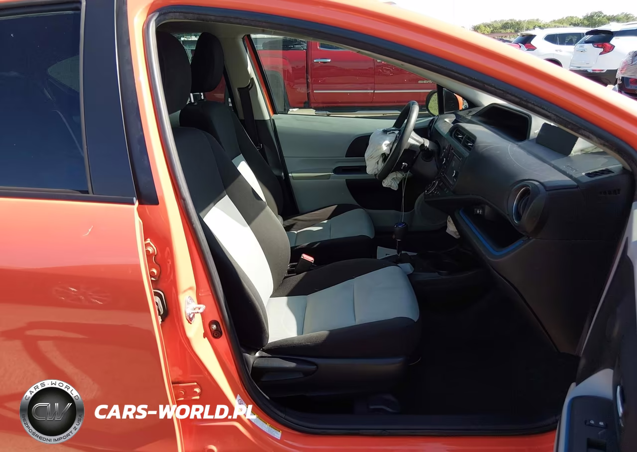 2013 Toyota Prius C Three VIN:JTDKDTB37D1051856 - 5