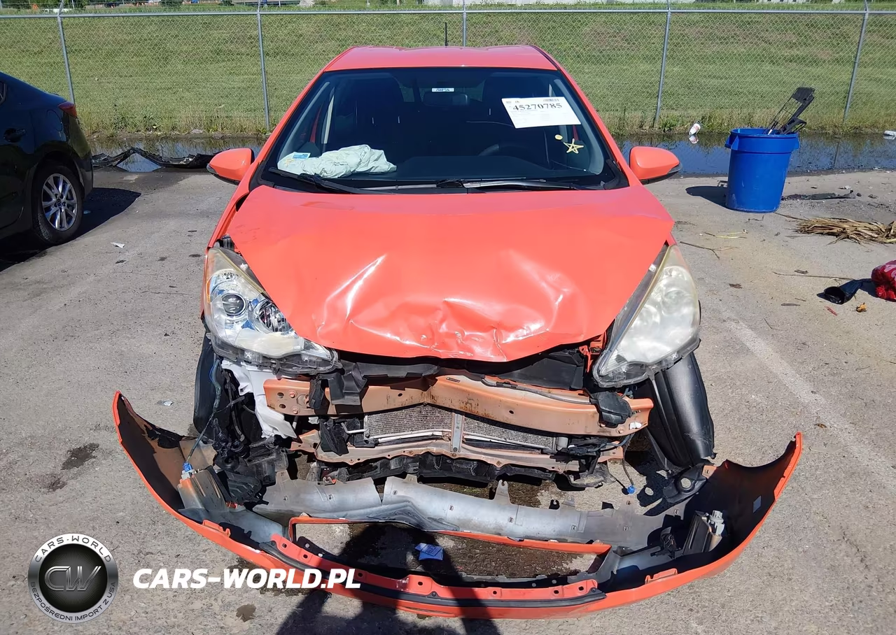 2013 Toyota Prius C Three VIN:JTDKDTB37D1051856 - 6