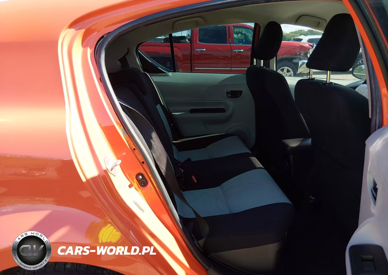 2013 Toyota Prius C Three VIN:JTDKDTB37D1051856 - 8