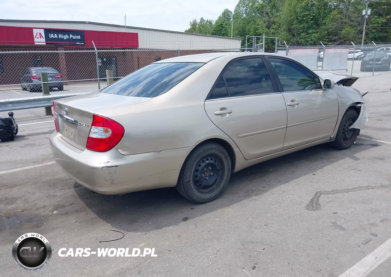 2003 Toyota Camry Le VIN:4T1BE32KX3U213914 - 4