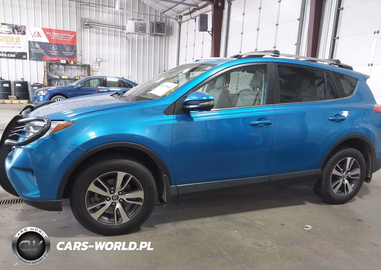 2017 Toyota Rav4 Xle VIN:JTMRFREV9HD200684 - 14