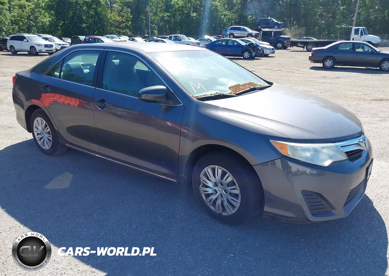 2014 Toyota Camry Le – zdjęcie 1 z 16