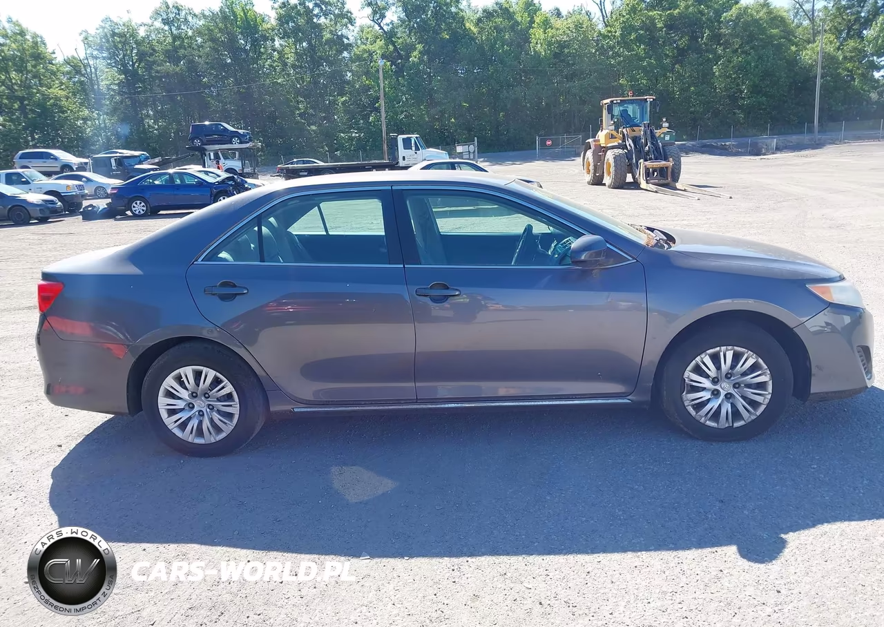 2014 Toyota Camry Le VIN:4T4BF1FK3ER381608 - 13
