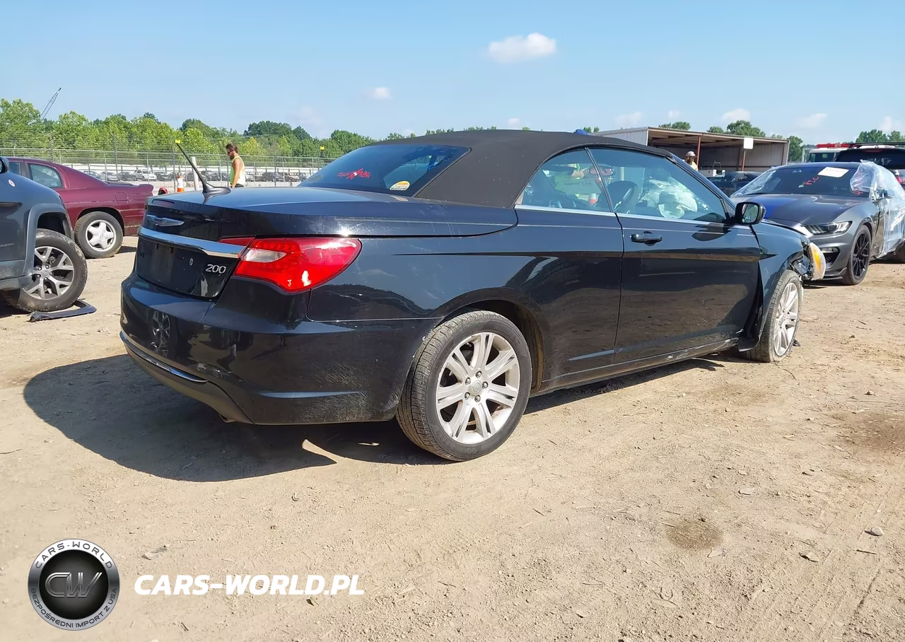 2011 Chrysler 200 Touring VIN:1C3BC2EG7BN612739 - 4