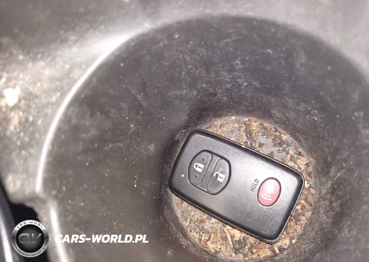 2013 Toyota Prius Two VIN:JTDKN3DU3D5554912 - 17