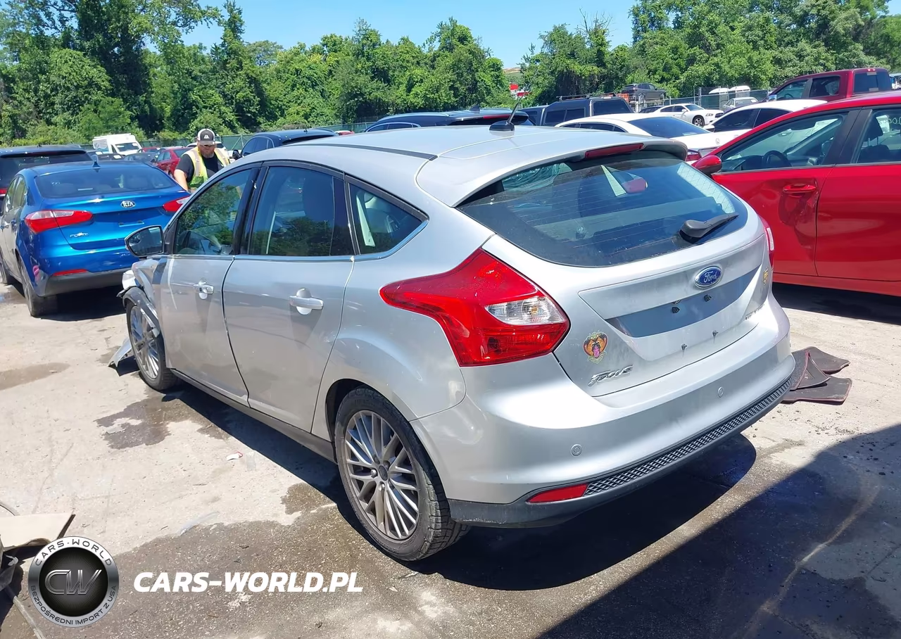 2014 Ford Focus Titanium VIN:1FADP3N2XEL377889 - 3
