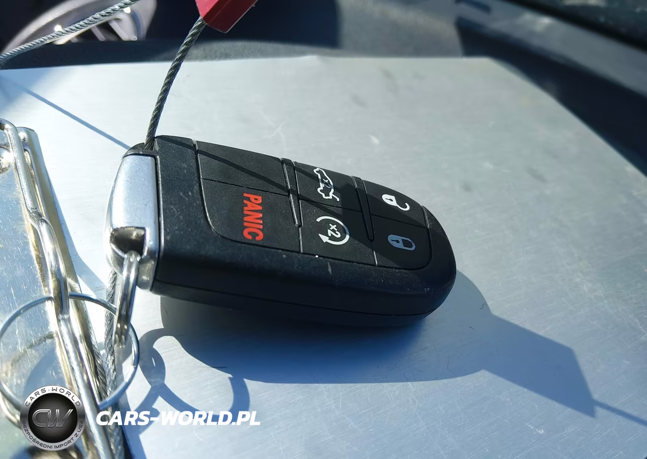 2020 Chrysler 300 S VIN:2C3CCABG9LH142615 - 11