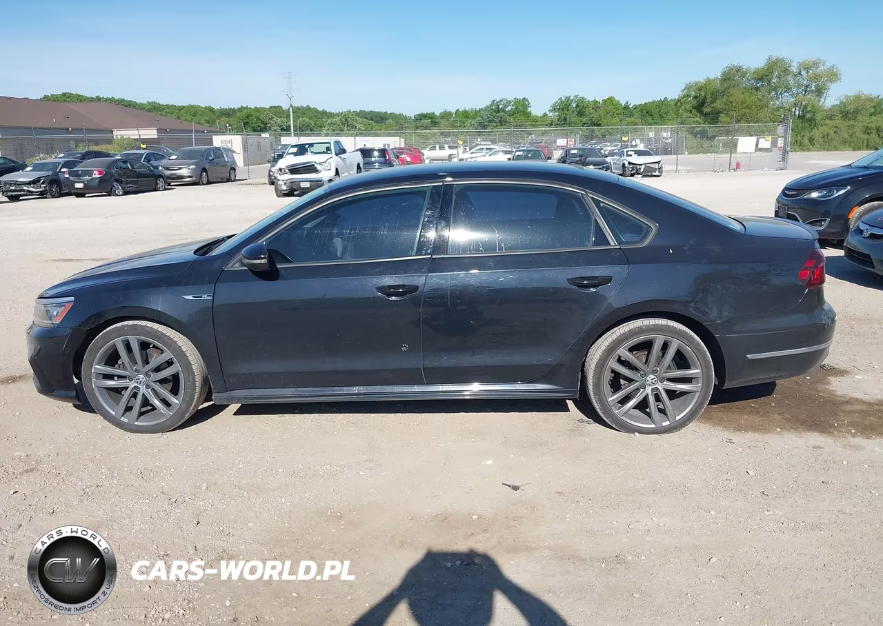 2018 Volkswagen Passat 2.0T R-Line-2.0T S VIN:1VWAA7A32JC006351 - 14
