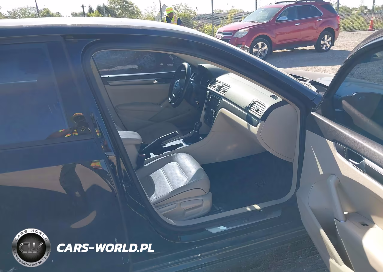 2018 Volkswagen Passat 2.0T R-Line-2.0T S VIN:1VWAA7A32JC006351 - 5