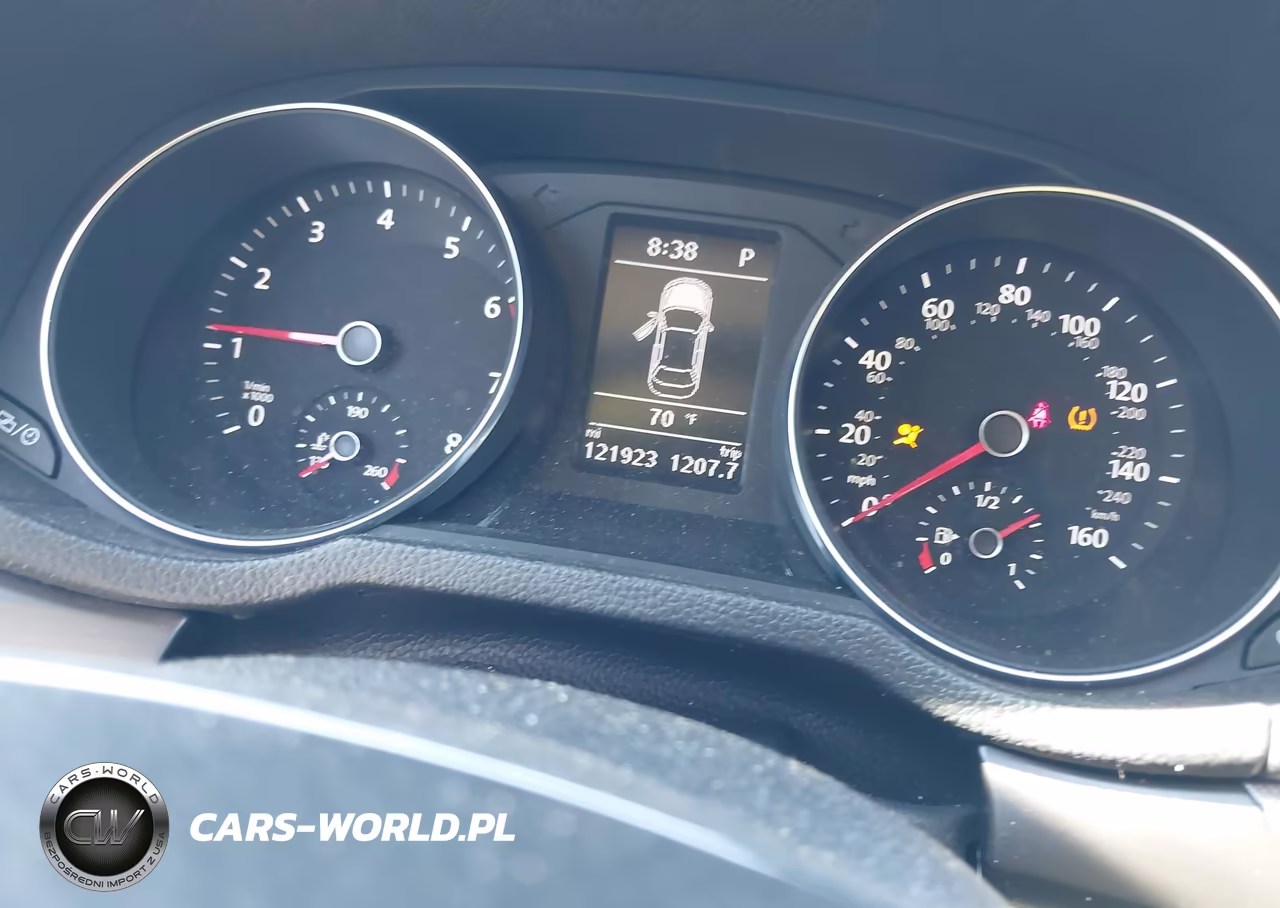 2018 Volkswagen Passat 2.0T R-Line-2.0T S VIN:1VWAA7A32JC006351 - 7