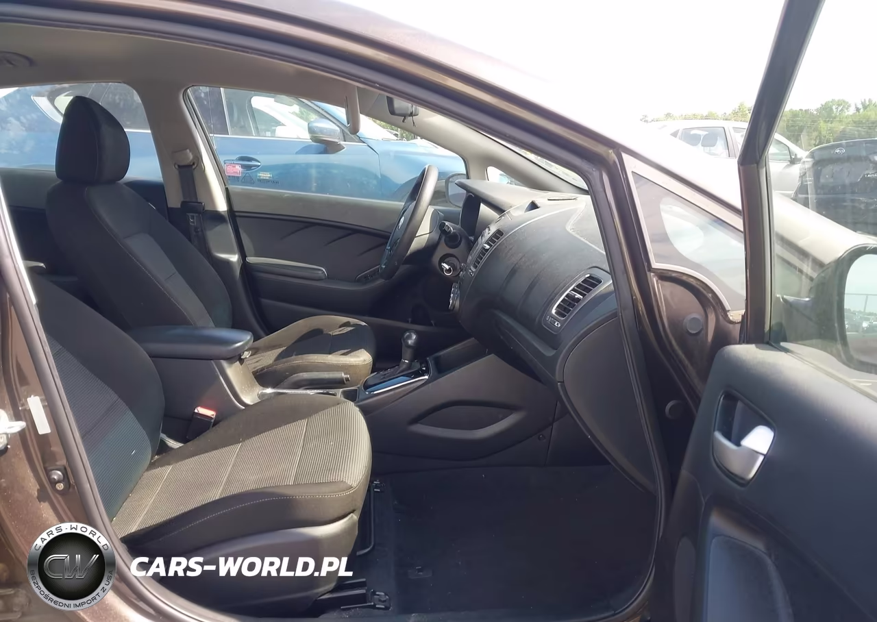 2017 Kia Forte Lx VIN:3KPFK4A76HE146400 - 5
