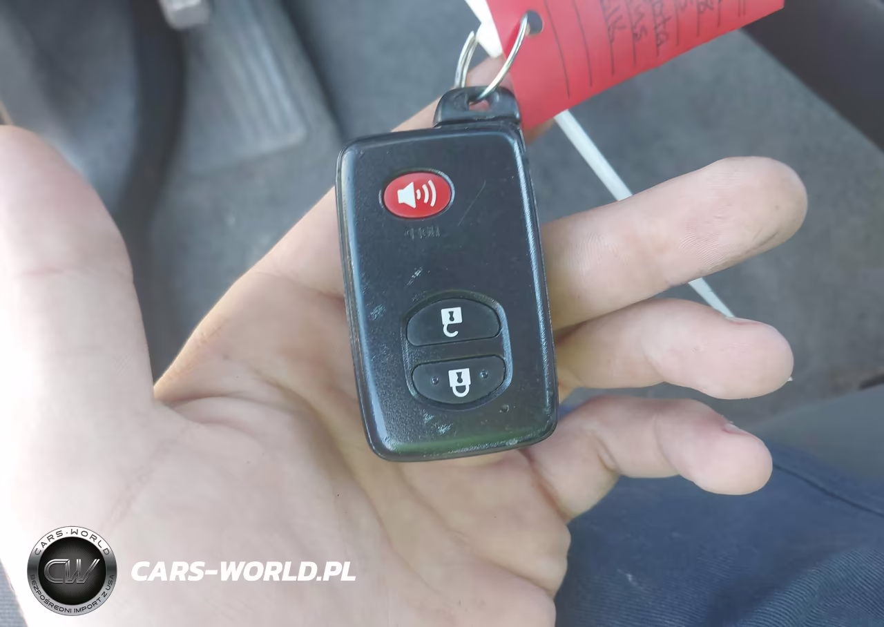 2015 Toyota Prius Two VIN:JTDKN3DUXF1945405 - 11