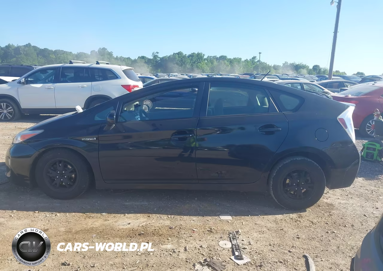 2015 Toyota Prius Two VIN:JTDKN3DUXF1945405 - 14