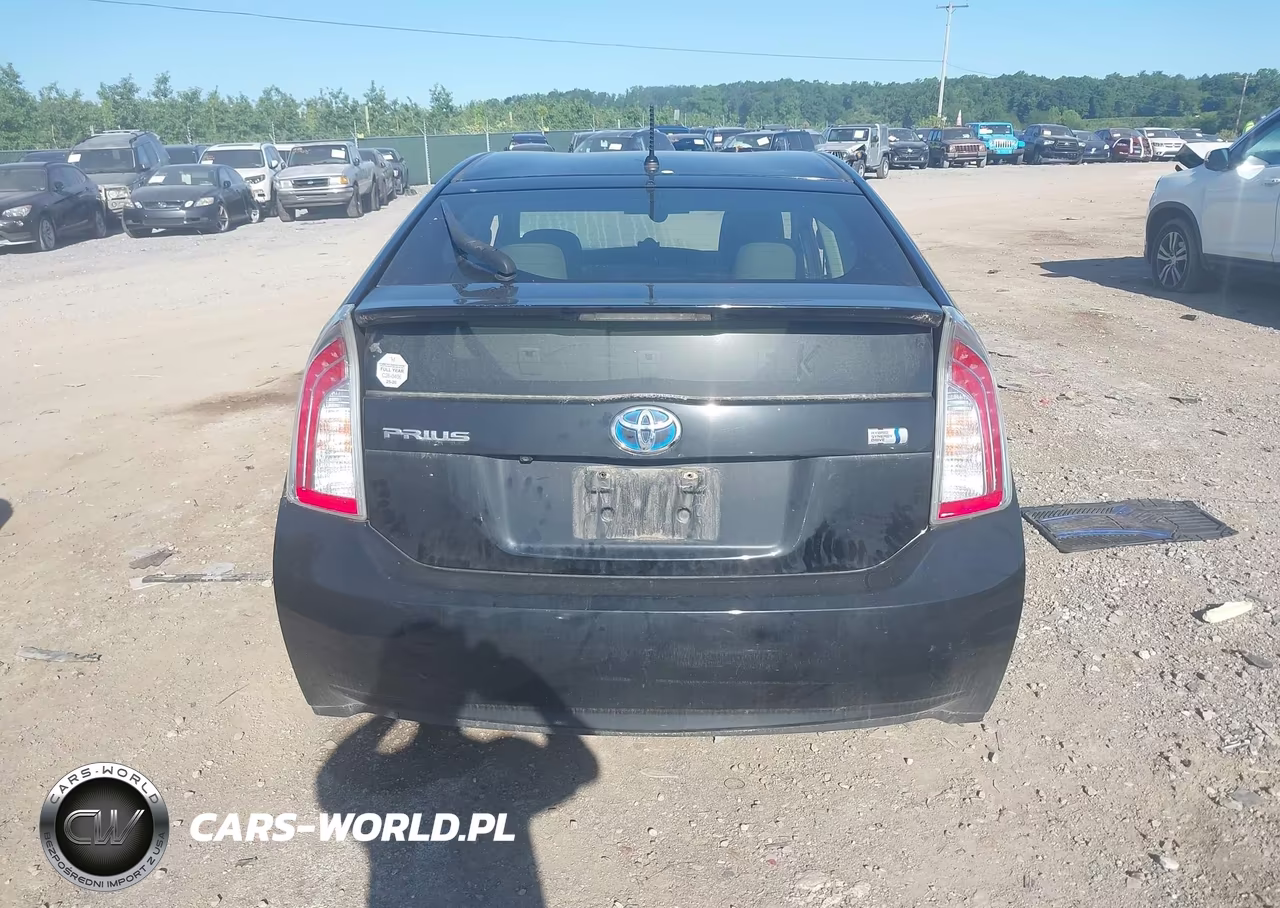 2015 Toyota Prius Two VIN:JTDKN3DUXF1945405 - 16