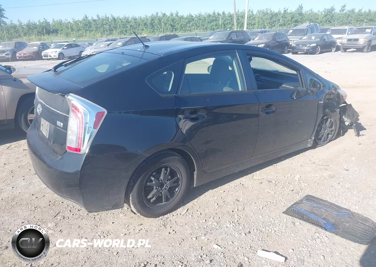2015 Toyota Prius Two VIN:JTDKN3DUXF1945405 - 4