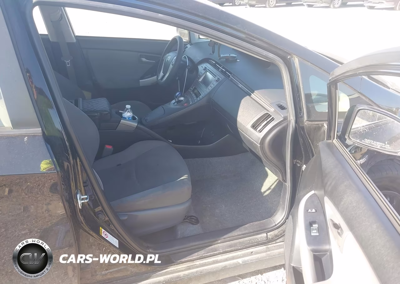 2015 Toyota Prius Two VIN:JTDKN3DUXF1945405 - 5
