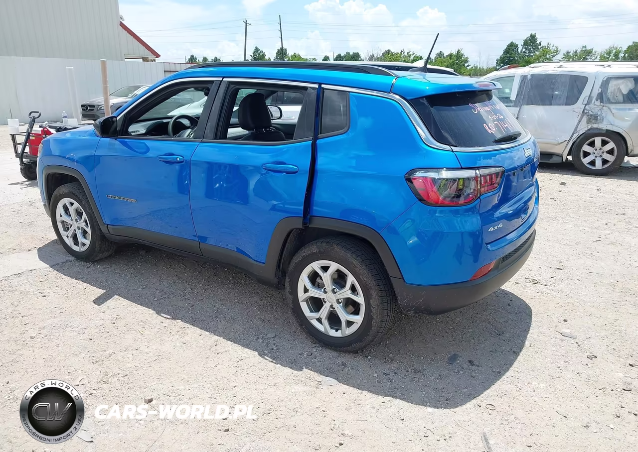 2024 Jeep Compass Latitude 4X4 VIN:3C4NJDBN3RT111824 - 3