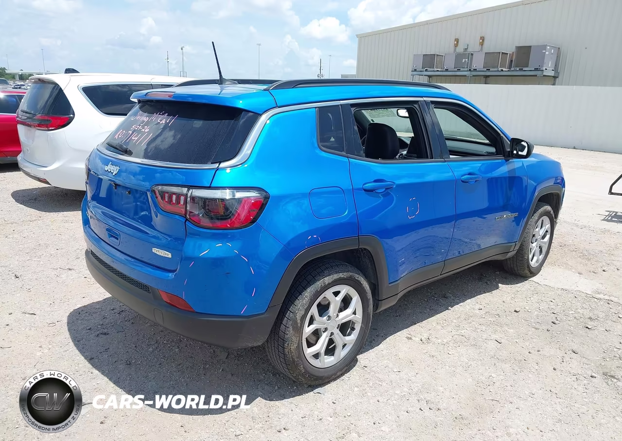 2024 Jeep Compass Latitude 4X4 VIN:3C4NJDBN3RT111824 - 4