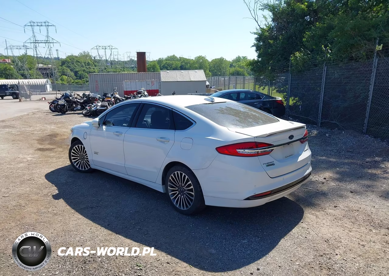 2017 Ford Fusion Energi Titanium VIN:3FA6P0SU6HR226017 - 3