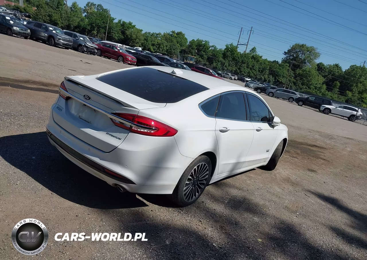 2017 Ford Fusion Energi Titanium VIN:3FA6P0SU6HR226017 - 4