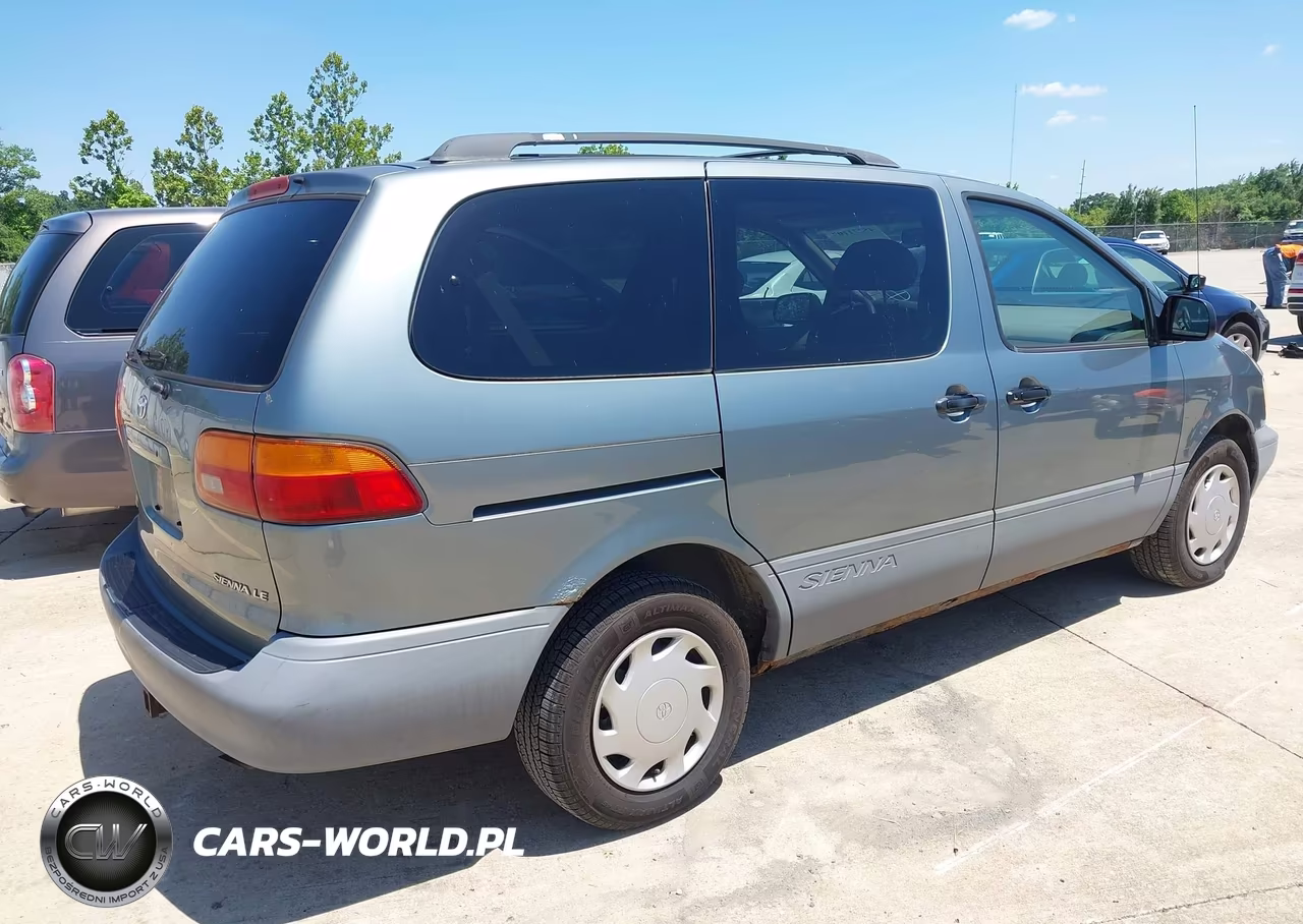 1999 Toyota Sienna Le VIN:4T3ZF13C2XU120390 - 4