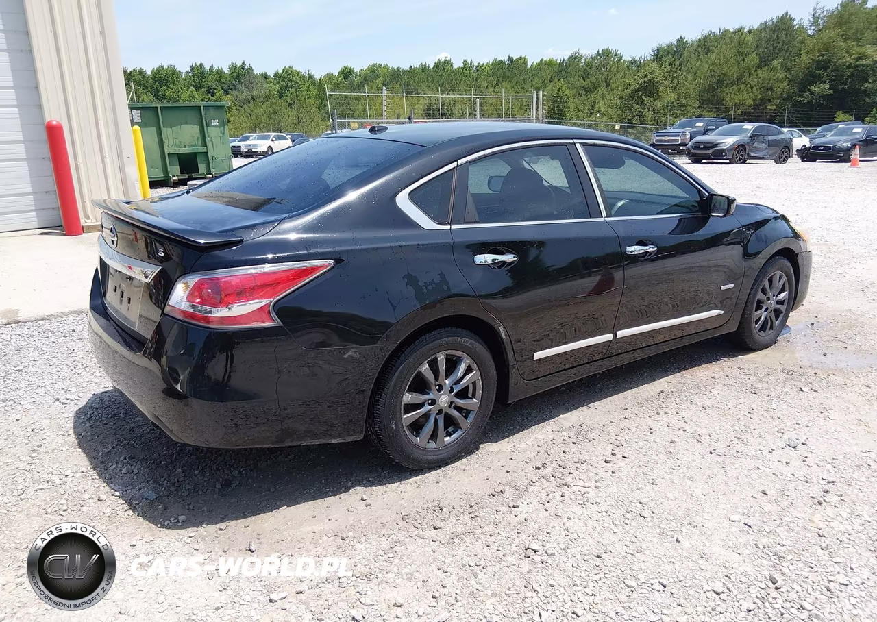 2015 Nissan Altima 2.5 S VIN:1N4AL3AP2FN395843 - 4