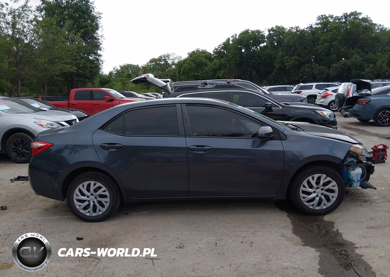 2017 Toyota Corolla Le VIN:5YFBURHEXHP715015 - 14