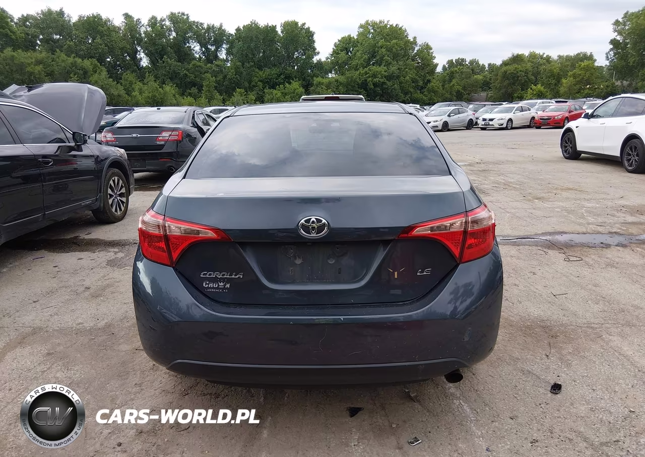 2017 Toyota Corolla Le VIN:5YFBURHEXHP715015 - 17