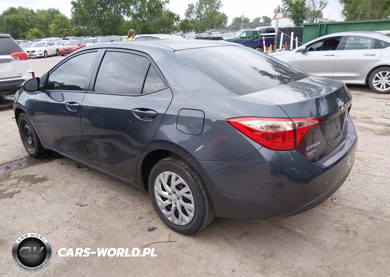 2017 Toyota Corolla Le VIN:5YFBURHEXHP715015 - 3