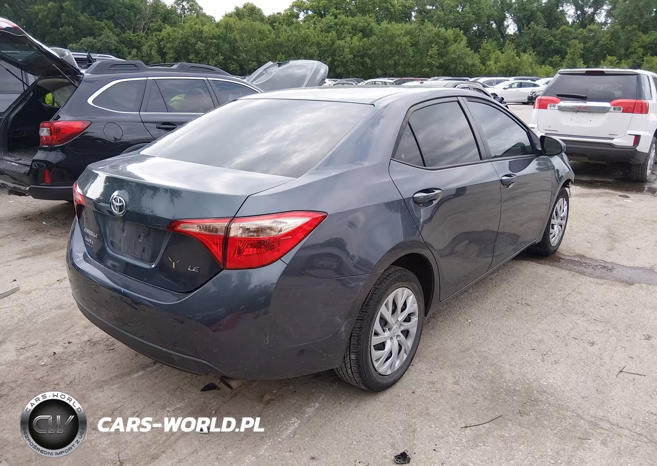 2017 Toyota Corolla Le VIN:5YFBURHEXHP715015 - 4