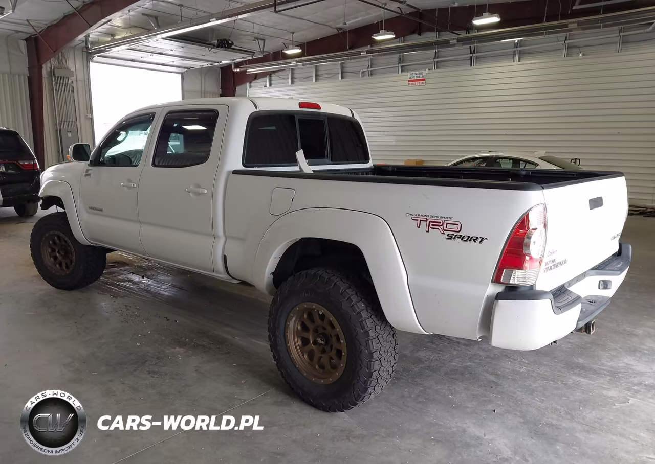 2010 Toyota Tacoma Base V6 VIN:3TMMU4FN1AM023415 - 3
