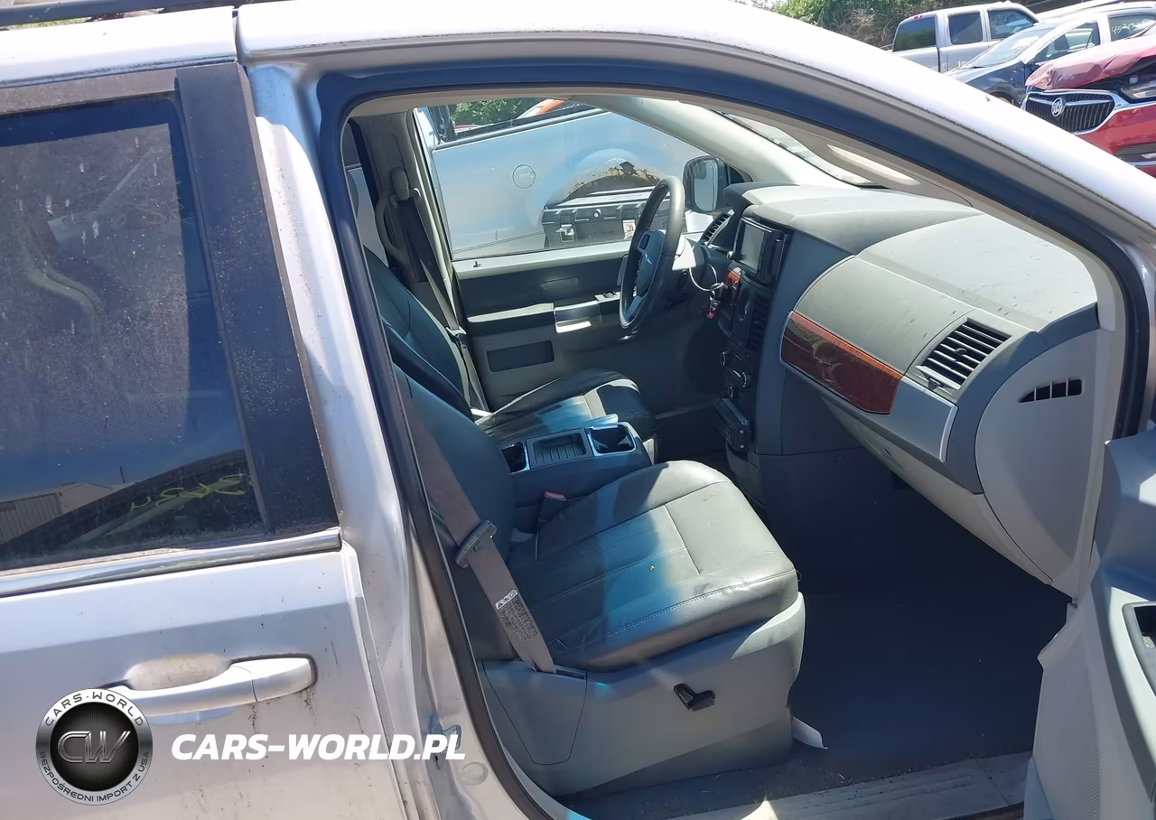 2008 Chrysler Town & Country Touring VIN:2A8HR54P98R113257 - 5