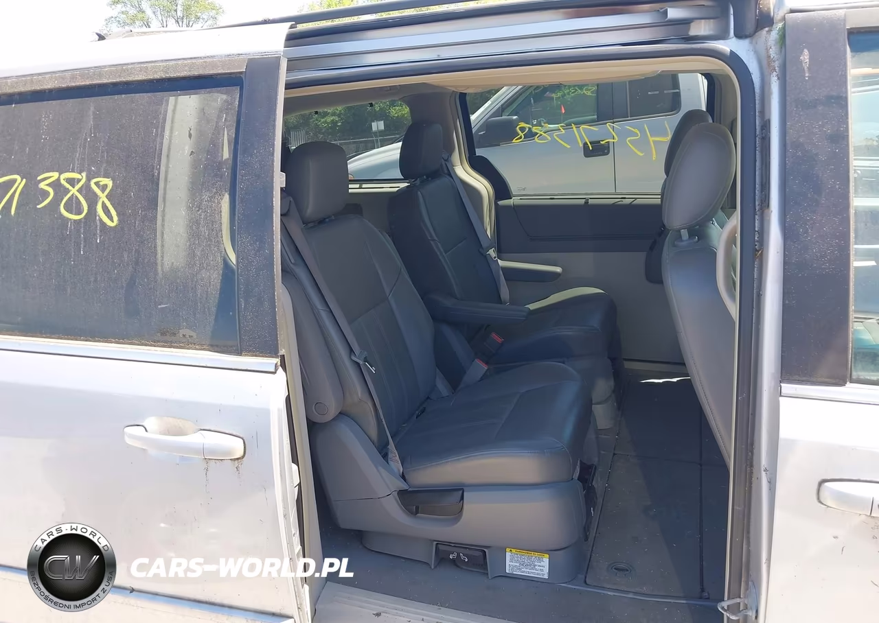 2008 Chrysler Town & Country Touring VIN:2A8HR54P98R113257 - 8