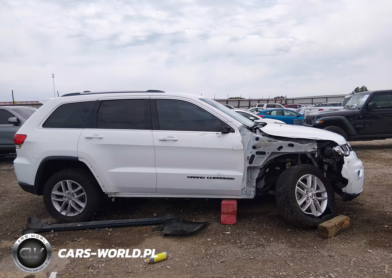 2018 Jeep Grand Cherokee Laredo E 4X4 VIN:1C4RJFAG9JC350536 - 13