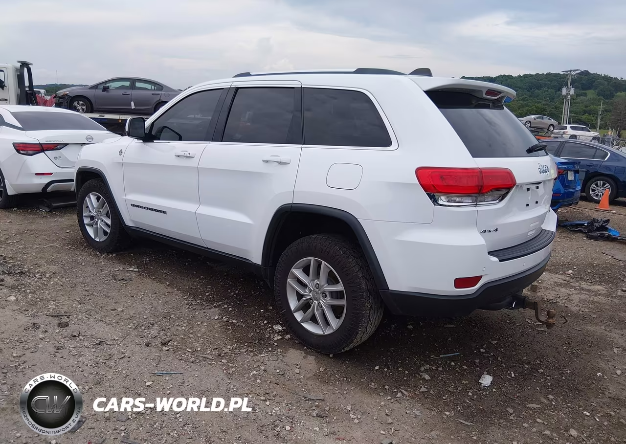 2018 Jeep Grand Cherokee Laredo E 4X4 VIN:1C4RJFAG9JC350536 - 3