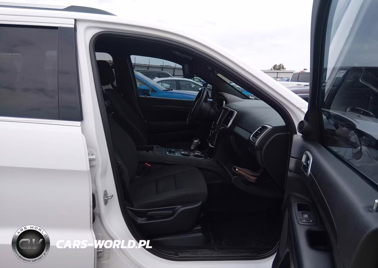 2018 Jeep Grand Cherokee Laredo E 4X4 VIN:1C4RJFAG9JC350536 - 5