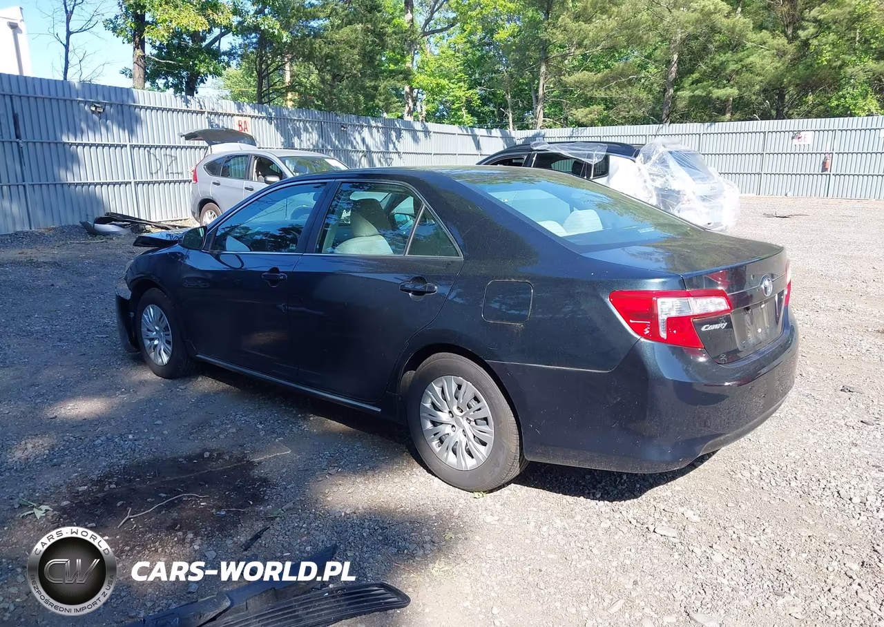 2014 Toyota Camry L-Le-Se-Se Sport-Xle VIN:4T1BF1FK5E4328421 - 3